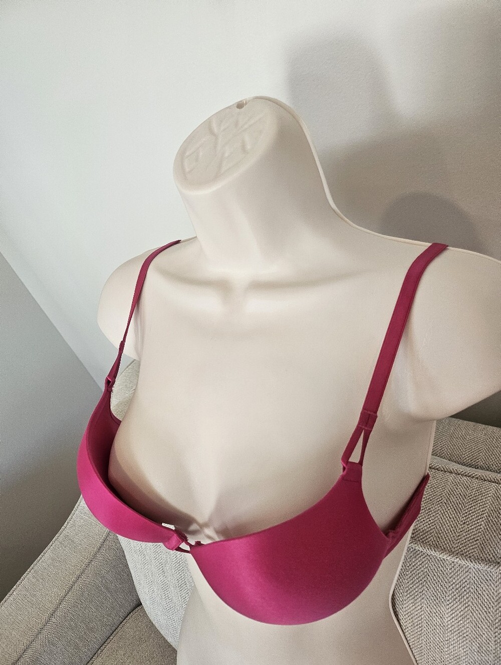 Victoria's Secret Bra Miraculous Plunge 32B - Picture 3 of 12